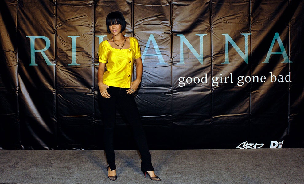 Рианна перед подписью копий своего альбома Good Girl Gone Bad в Юниверсал Сити Калифорния 2007