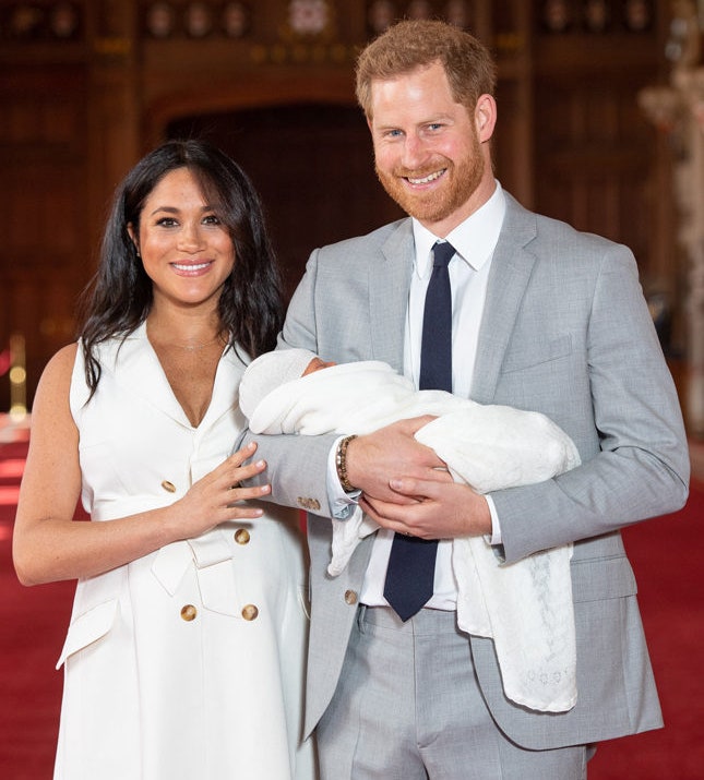 Меган Маркл и принц Гарри с новорожденным сыном Арчи в Виндзоре май 2019