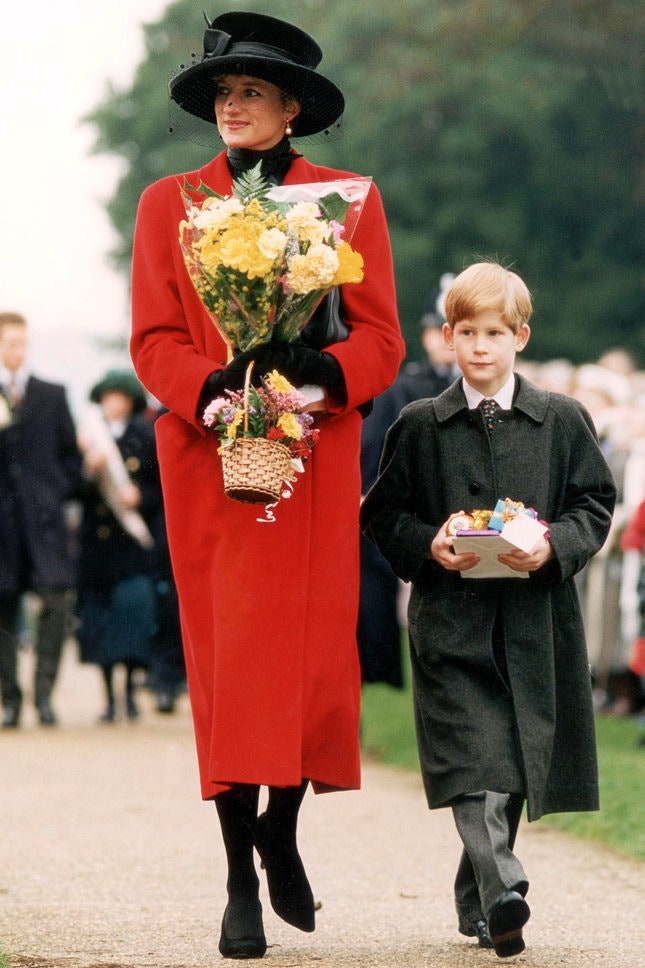 Принцесса Диана и принц Гарри на рождественской службе в Сандрингеме 1993