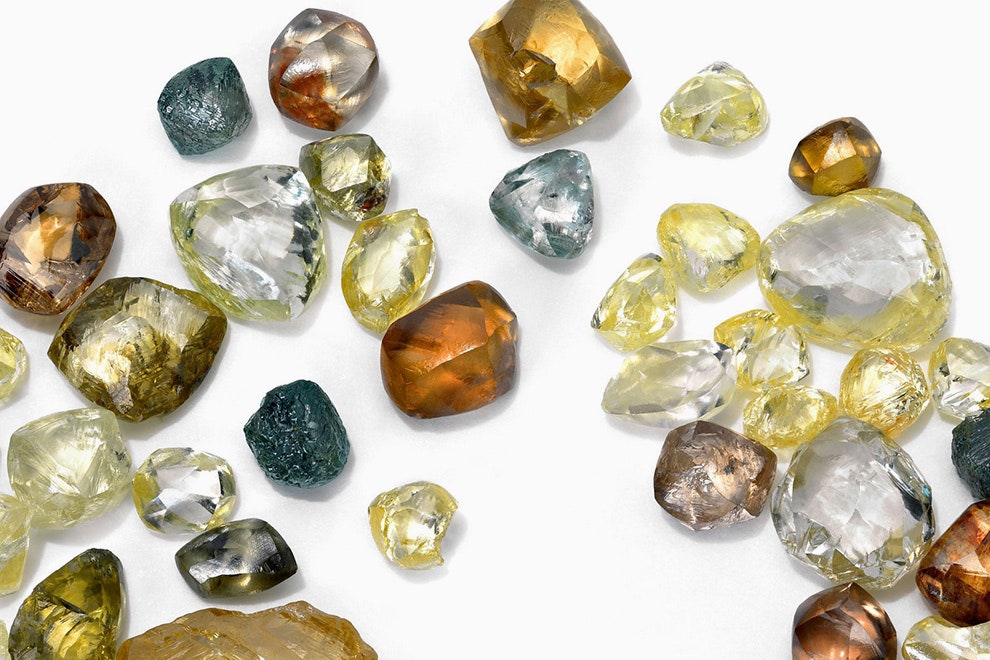 Шлифованные алмазы  выглядят так. Эти — из запасов De Beers