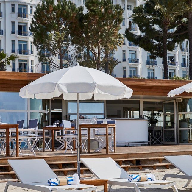 Как изменился пляж при легендарном Hôtel Martinez в Каннах