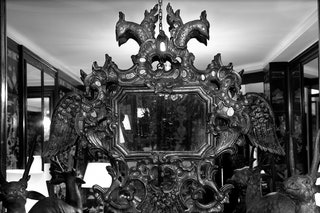 Фантазийное зеркало вnbspрусском стиле вnbspквартире Габриэль Шанель наnbspрю Камбон.
