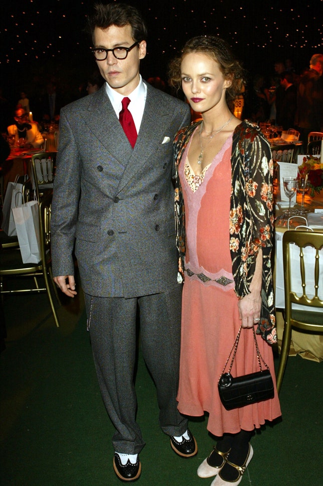 Джонни Депп и Ванесса Паради в Voyage на благотворительной премьере фильма «Волшебная страна» 2004