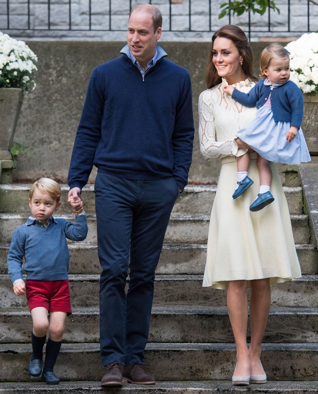 Принц Джордж принц Уильям Кейт Миддлтон и принцесса Шарлотта в Виктории во время визита в Канаду 2016