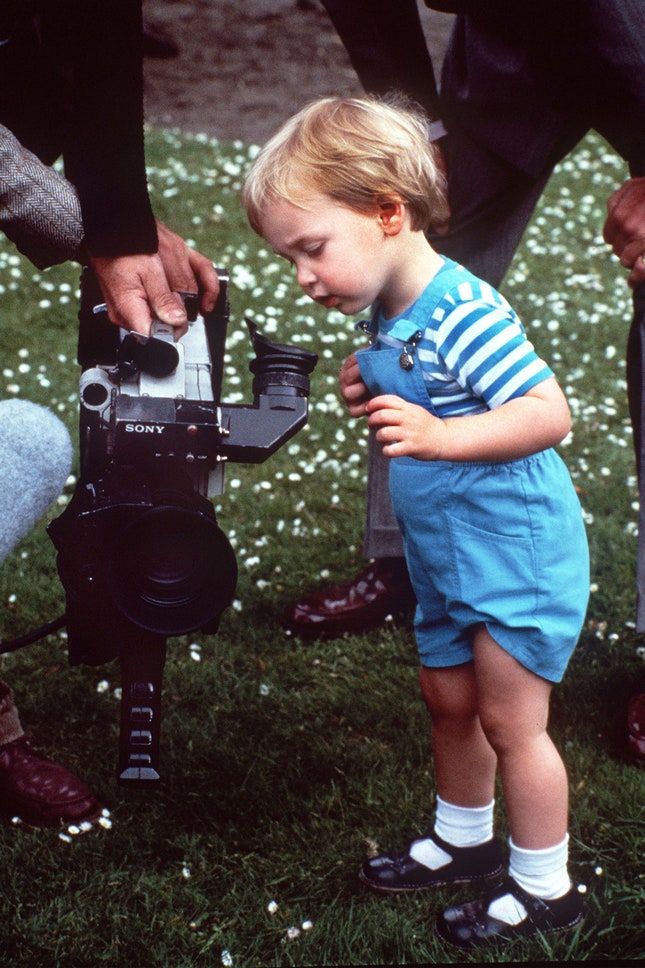 Принц Уильям в саду Кенсингтонского дворца 1984