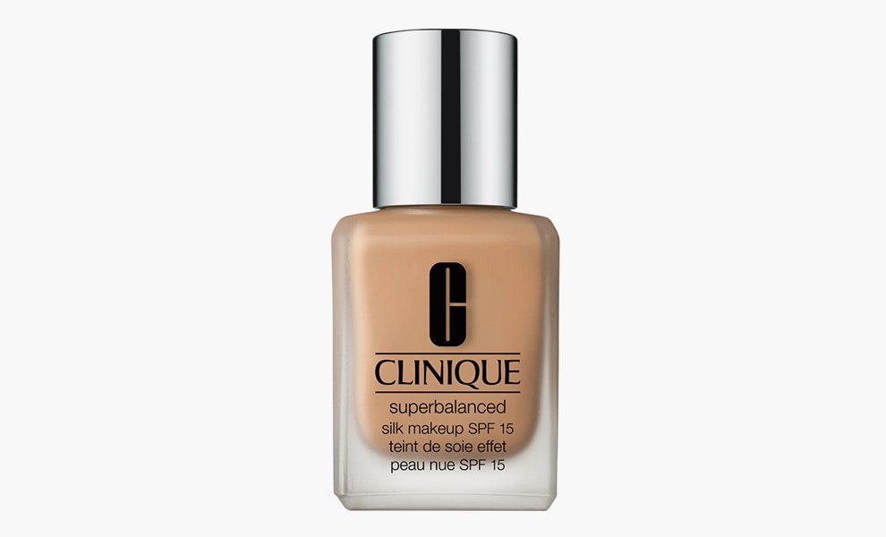 Clinique Superbalanced Silk Makeup SPF 15 2830 рублей tsum.ru