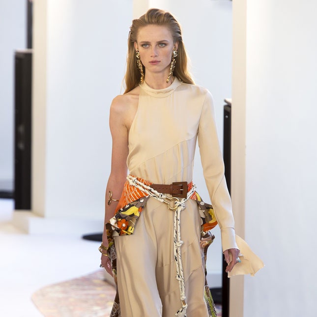Как носить юбку-фартук Chloé из весенне-летней коллекции