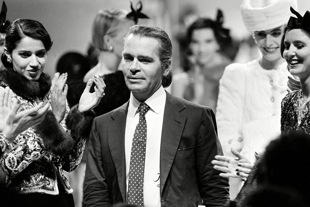 Карл Лагерфельд на показе Chanel Haute Couture осеньзима 1983