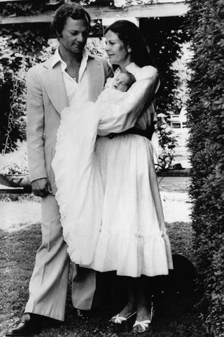 Король Швеции Карл XVI Густав иnbspкоролева Сильвия сnbspдочерью принцессой Викторией 1977.