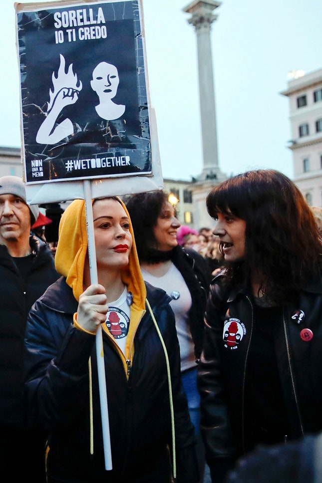 Роуз Макгоуэн и Азия Ардженто на демонстрации в честь 8 Марта в Риме 2018