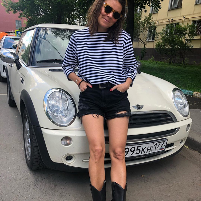 Почему модницы носят сапоги в жару и как это правильно делать
