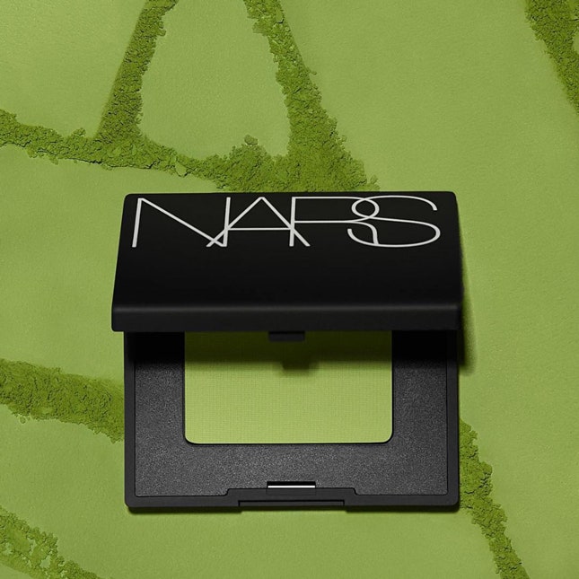 Nars создали монотени для век в оттенке любимого чая матча