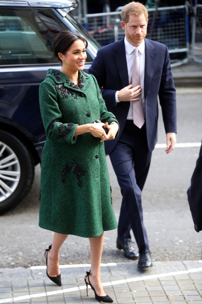 Меган Маркл в пальто Erdem и принц Гарри в Canada House в Лондоне март 2019