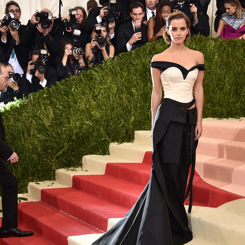 Самые эффектные платья со шлейфами за всю историю Met Gala