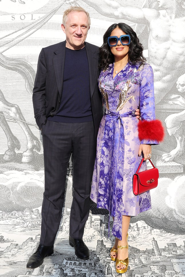 ФрансуаАнри Пино и Сальма Хайек на показе Gucci осеньзима 2019 в Милане