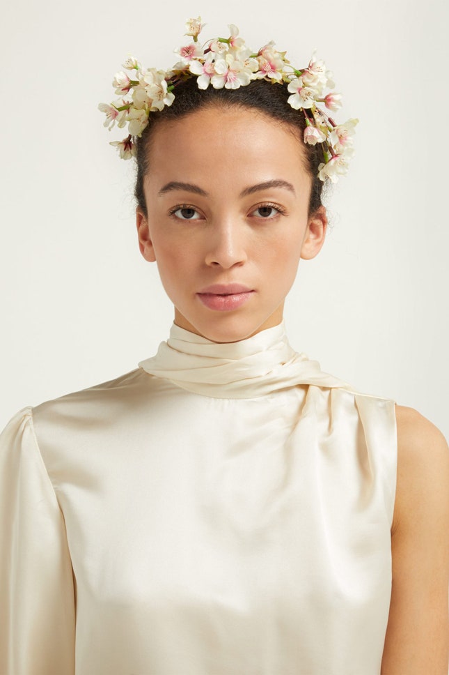 Флорист Меган Маркл выпускает украшения для волос фото аксессуаров