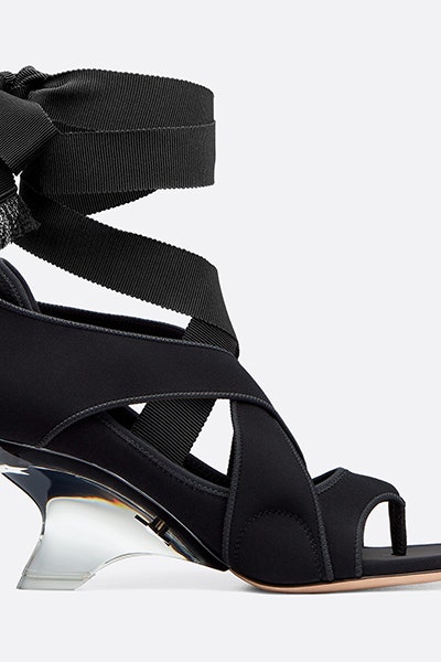 Модные босоножки 2019 фото и описание модели Dior Étoile