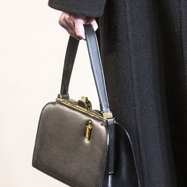 Новая сумка Loewe &- один из самых желанных аксессуаров будущей зимы