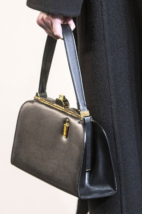 Модная сумка Loewe — один из самых желанных аксессуаров будущей зимы