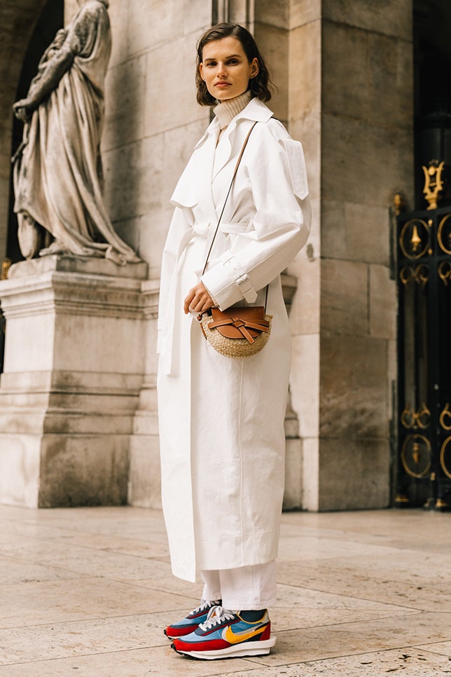 Уличная мода фото женских образов с белыми вещами