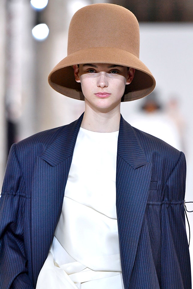 Модная тенденция 2019  необычные шляпы лучшие фото трендов осени
