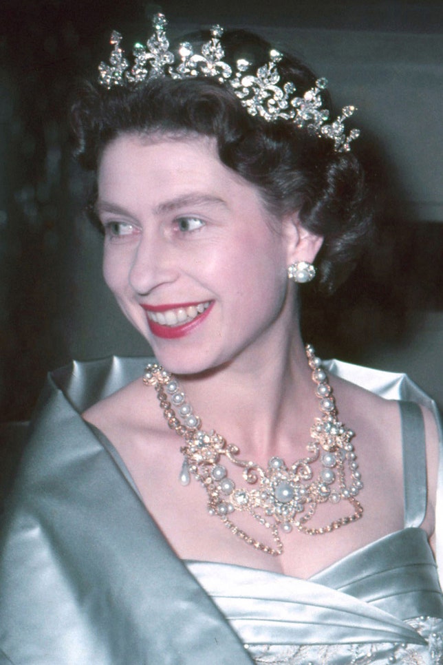 Украшения королевы Елизаветы II фото драгоценностей