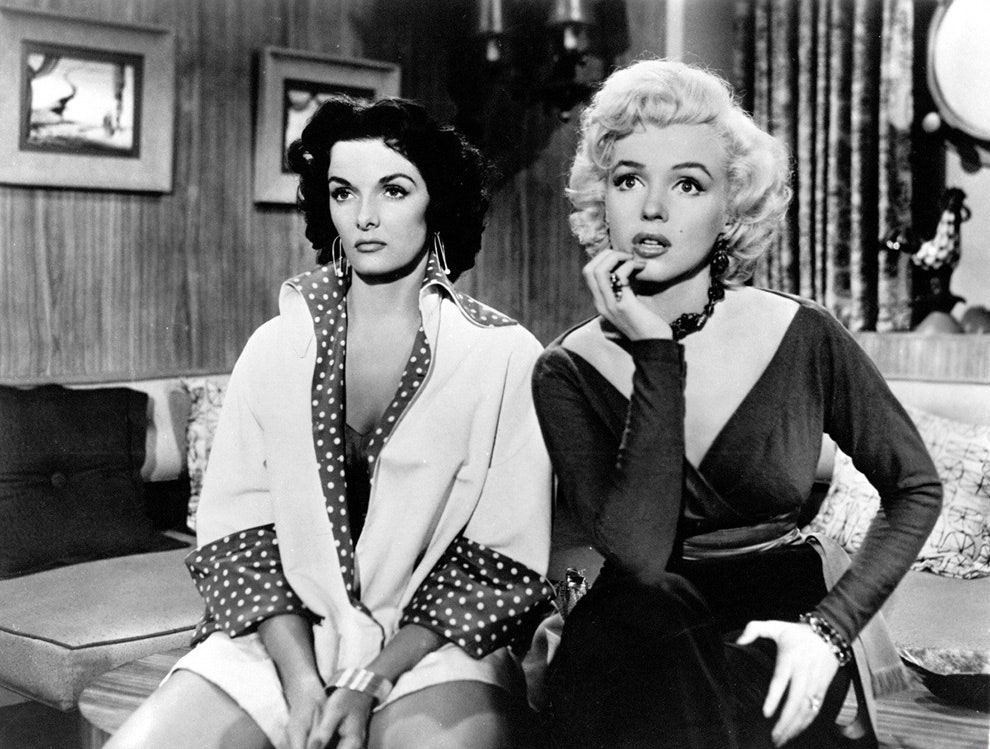 Кадр из фильма «Джентльмены предпочитают блондинок» с Джейн Расселл и Мэрилин Монро