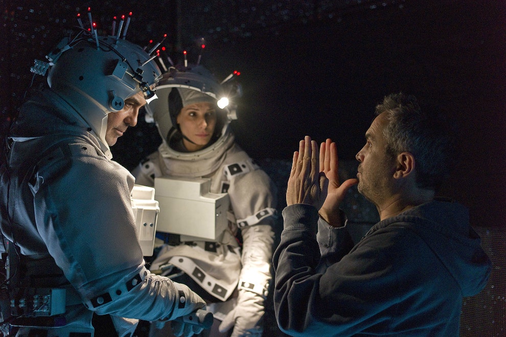 Джордж Клуни Сандра Баллок и Альфонсо Куарон на съемках фильма «Гравитация» 2013