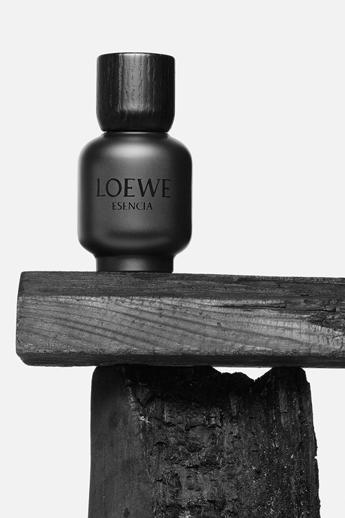 Loewe Esencia фото и описание аромата с нотами перца и лаванды