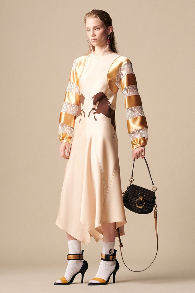 Модное платье Chlo с лошадьми фото модели