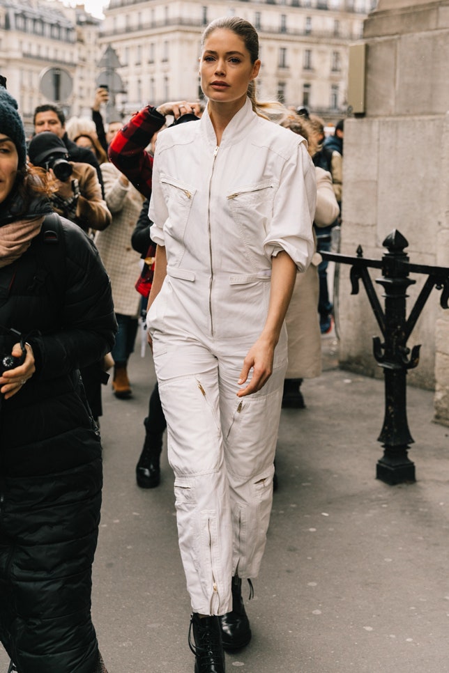 Модный тренд весны 2019  белый комбинезон