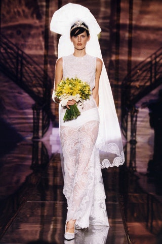Стелла Теннант наnbspпоказе Versace Haute Couture весналето 1996.