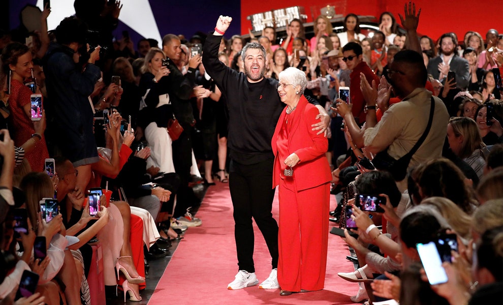 Брендон Максвелл с бабушкой Луизой Джонсон на показе Brandon Maxwell весналето 2019 в НьюЙорке 2018