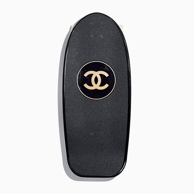 Chanel выпустили скейтборд