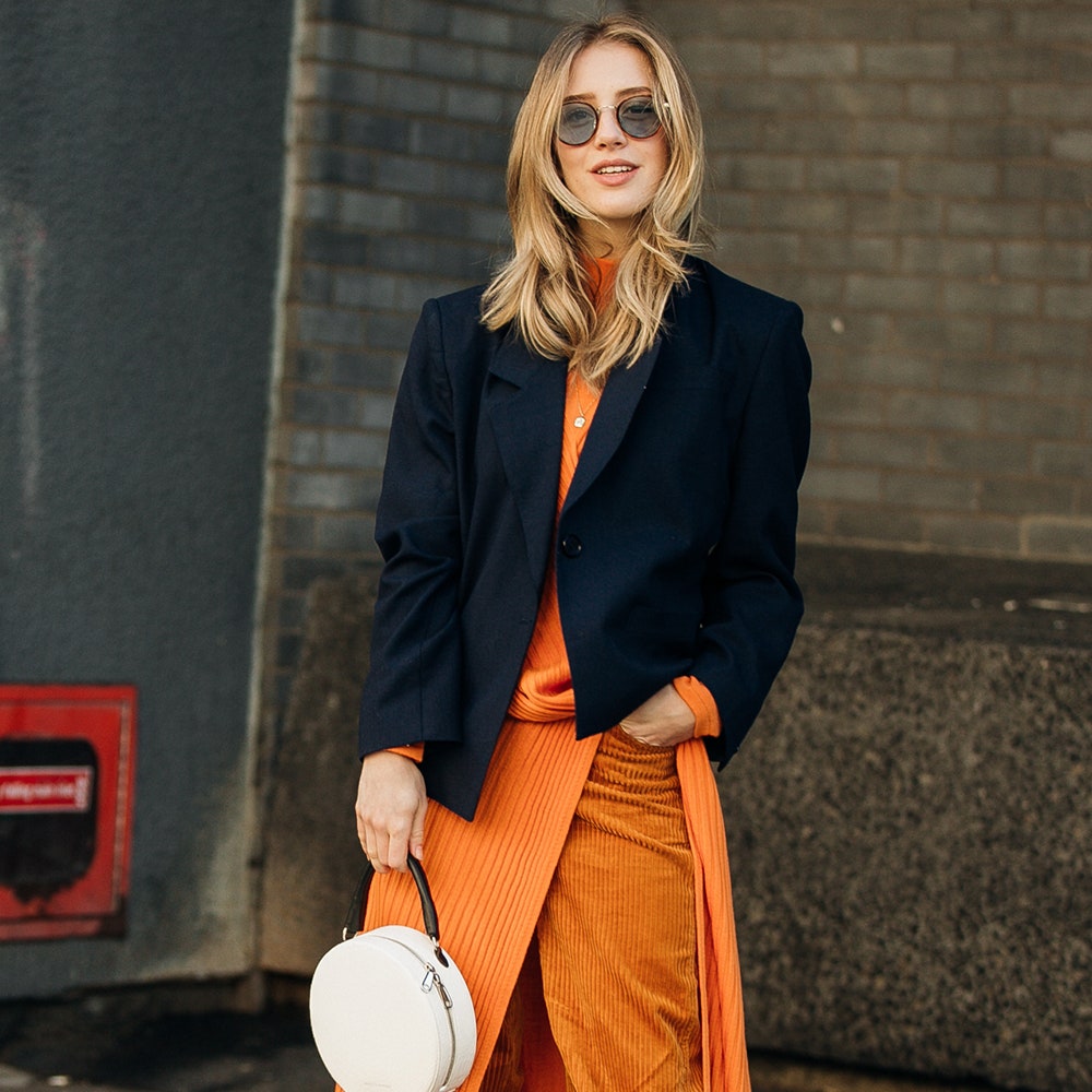 Как streetstyle-героини советуют носить блейзер в этом феврале