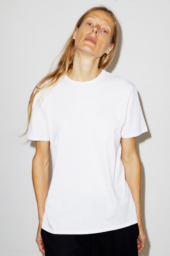 Белые футболки для базового гардероба фото лучших моделей весны 2019