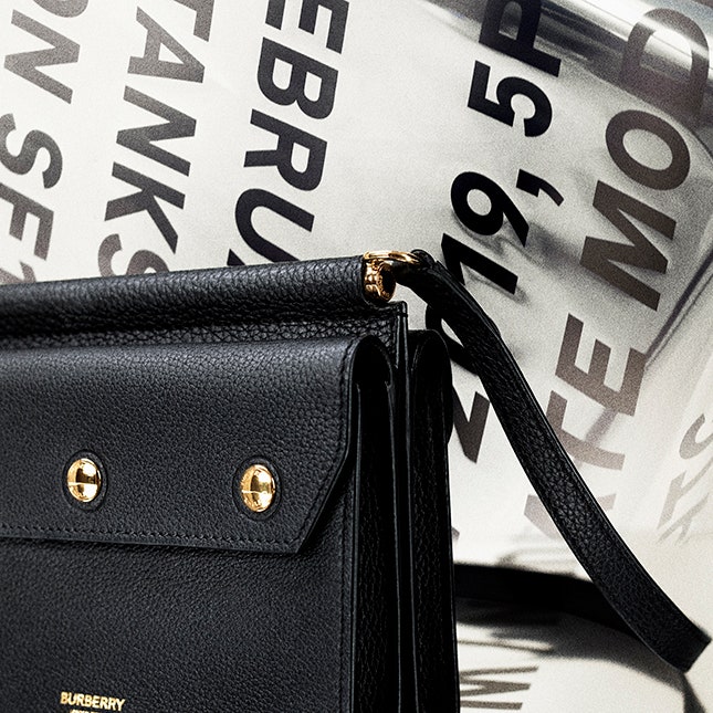 Новую модель сумки Burberry можно будет купить сразу после показа