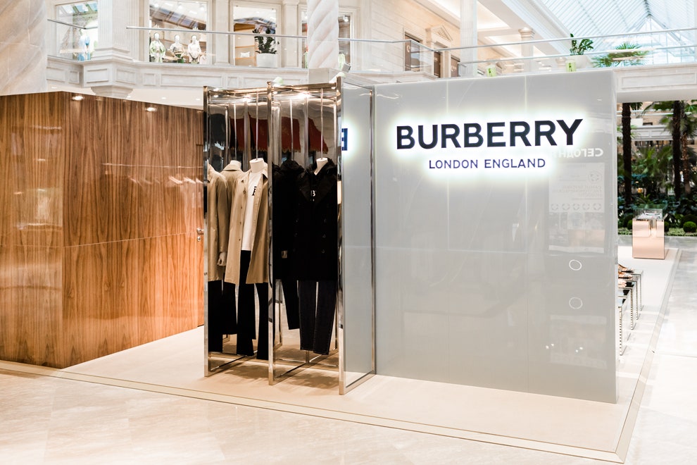 Burberry открыли попап магазин в «Крокус Сити Молле»