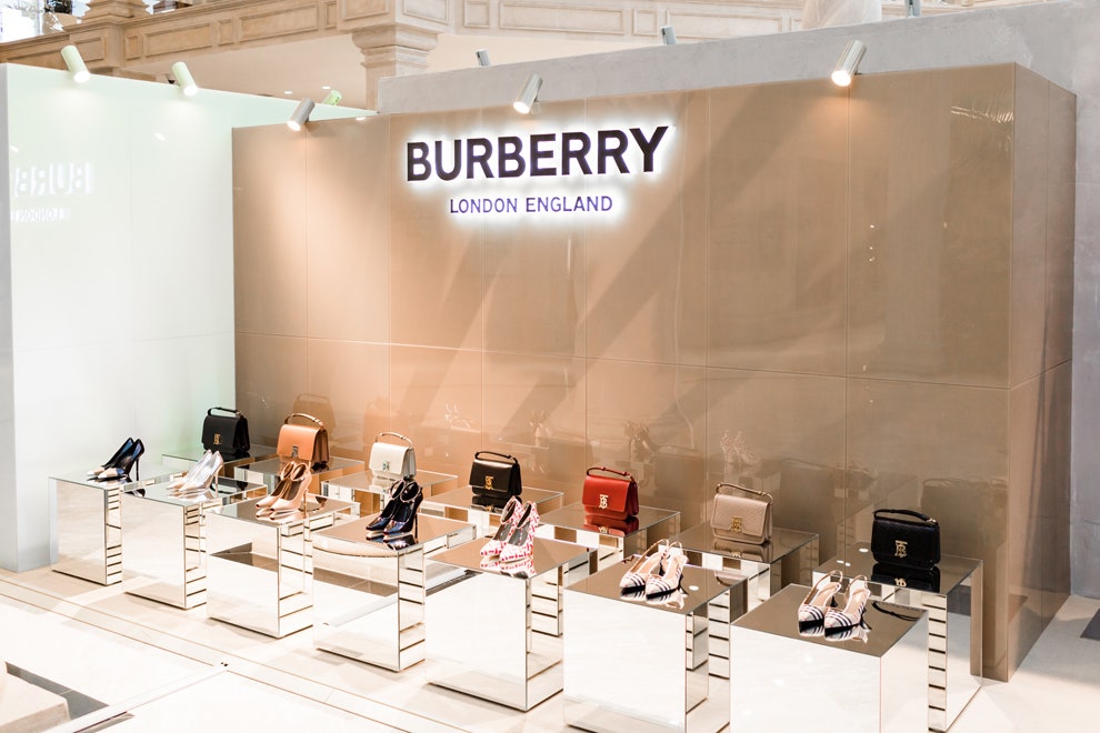 Burberry открыли попап магазин в «Крокус Сити Молле»