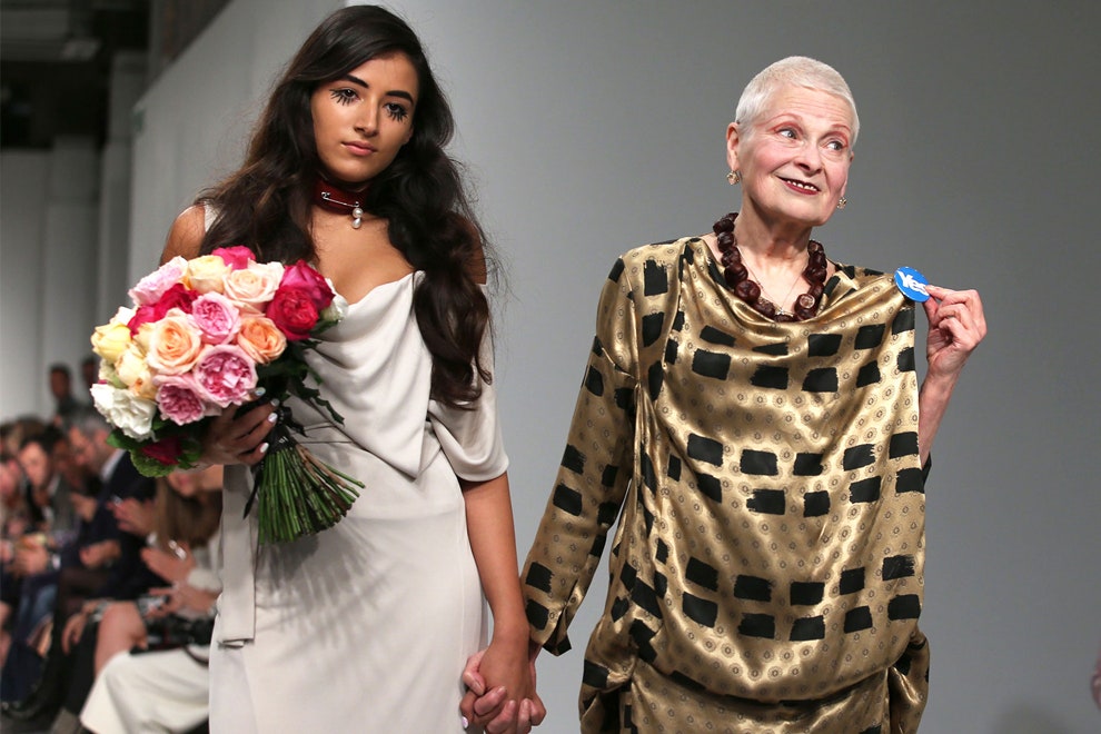 Вивьен Вествуд с моделью на показе Vivienne Westwood Red Label весналето 2015