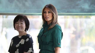 Мелания Трамп фото лучших образов с широкими ремнями