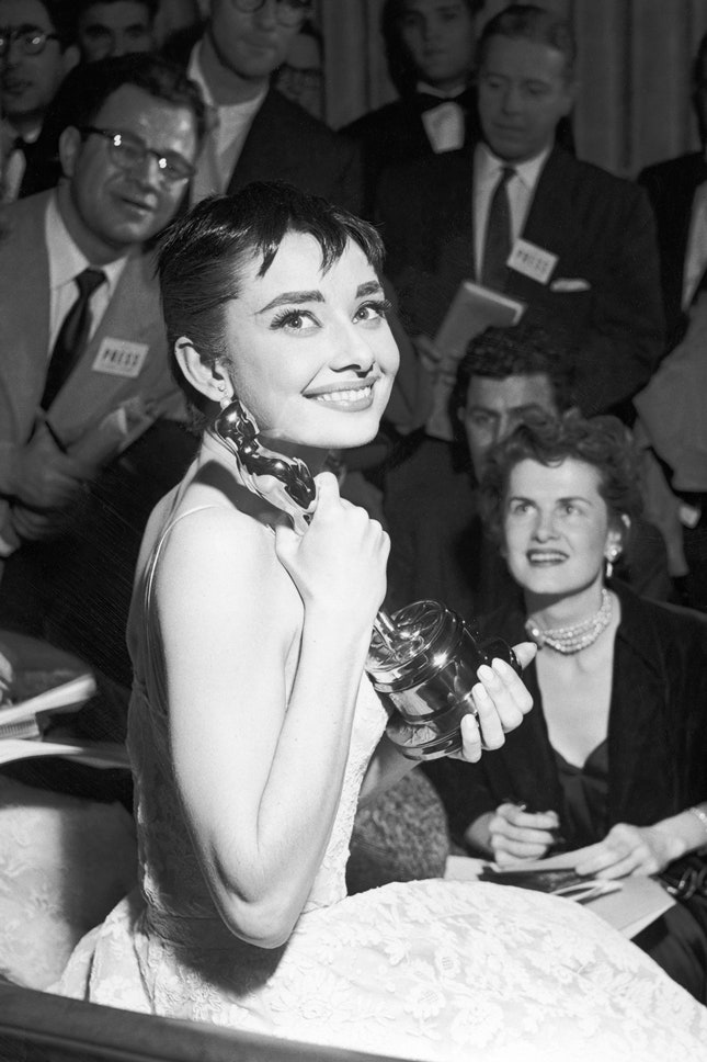 Одри Хепберн на церемонии вручения наград премии «Оскар» 1954