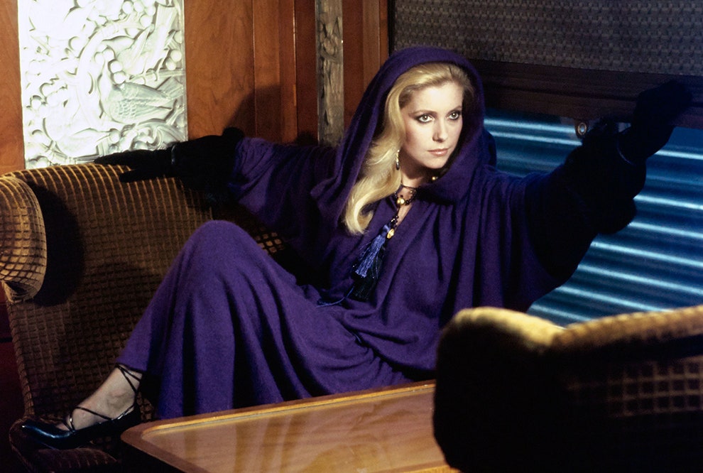 Катрин Денев в Yves Saint Laurent Couture. Фото Helmut Newton. Vogue US октябрь 1977