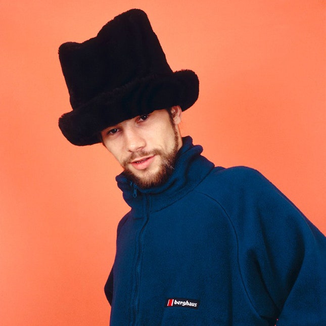 Шляпы как у солиста Jamiroquai &- смелый тренд следующей осени