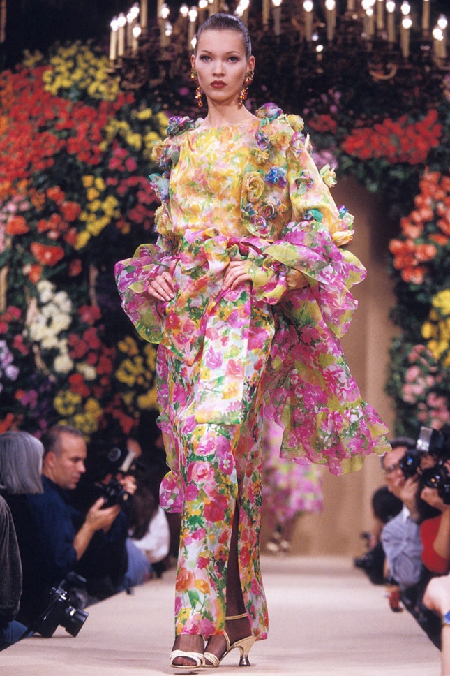 Кейт Мосс на показе Yves Saint Laurent Haute Couture весналето 1993
