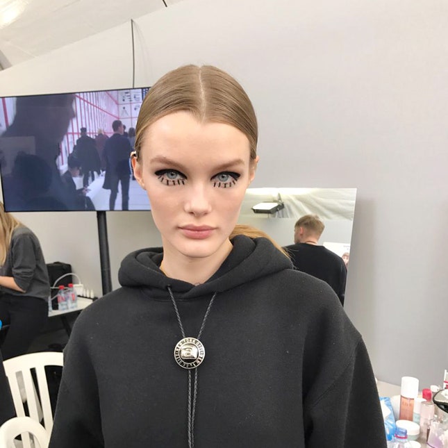 Макияж в духе 1960-х на показе Dior осень-зима 2019