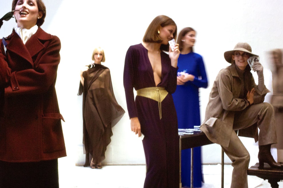 Модели в нарядах из осенней коллекции Halston 1975 года. Фото Дуэйн Майклз Vogue US 1975