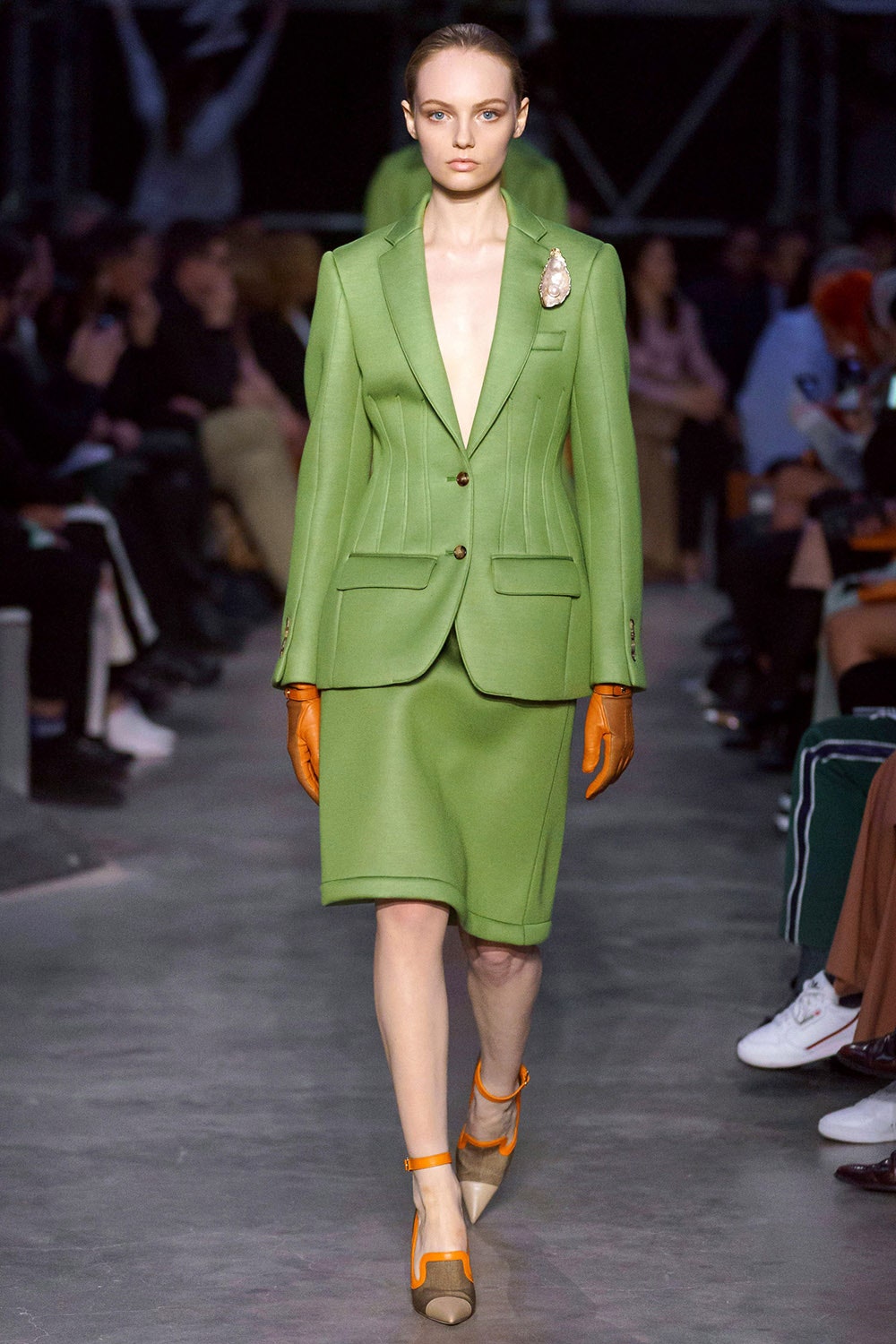 Зеленый  модный цвет осени 2019 фото пиджаков с показов коллекций