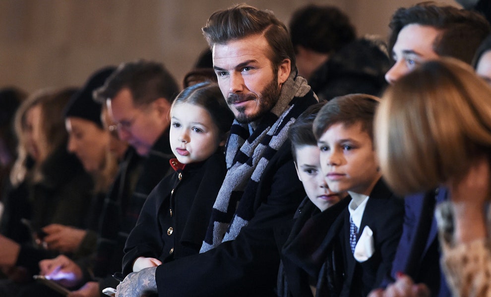 Дэвид Бекхэм с дочерью Харпер на показе Victoria Beckham осеньзима 2016