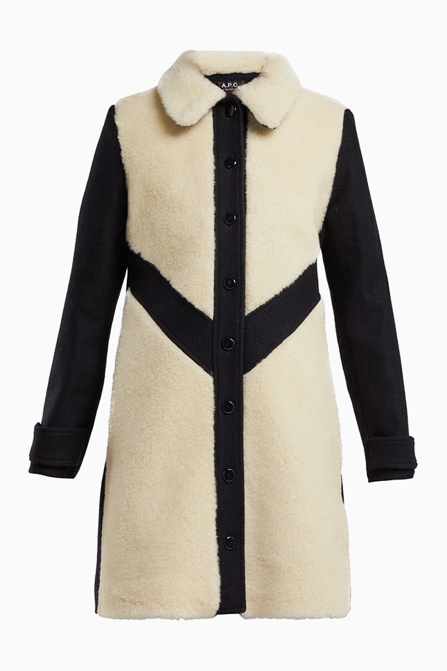 Модное пальто 2018 с воротником из овчины  фото тренда зимы